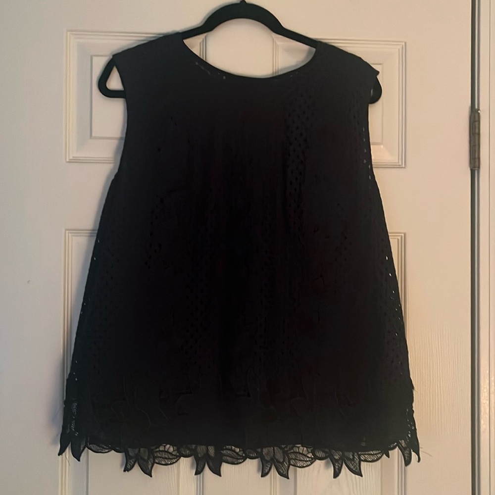 EUC Ann Taylor XXL navy lace sleeveless top